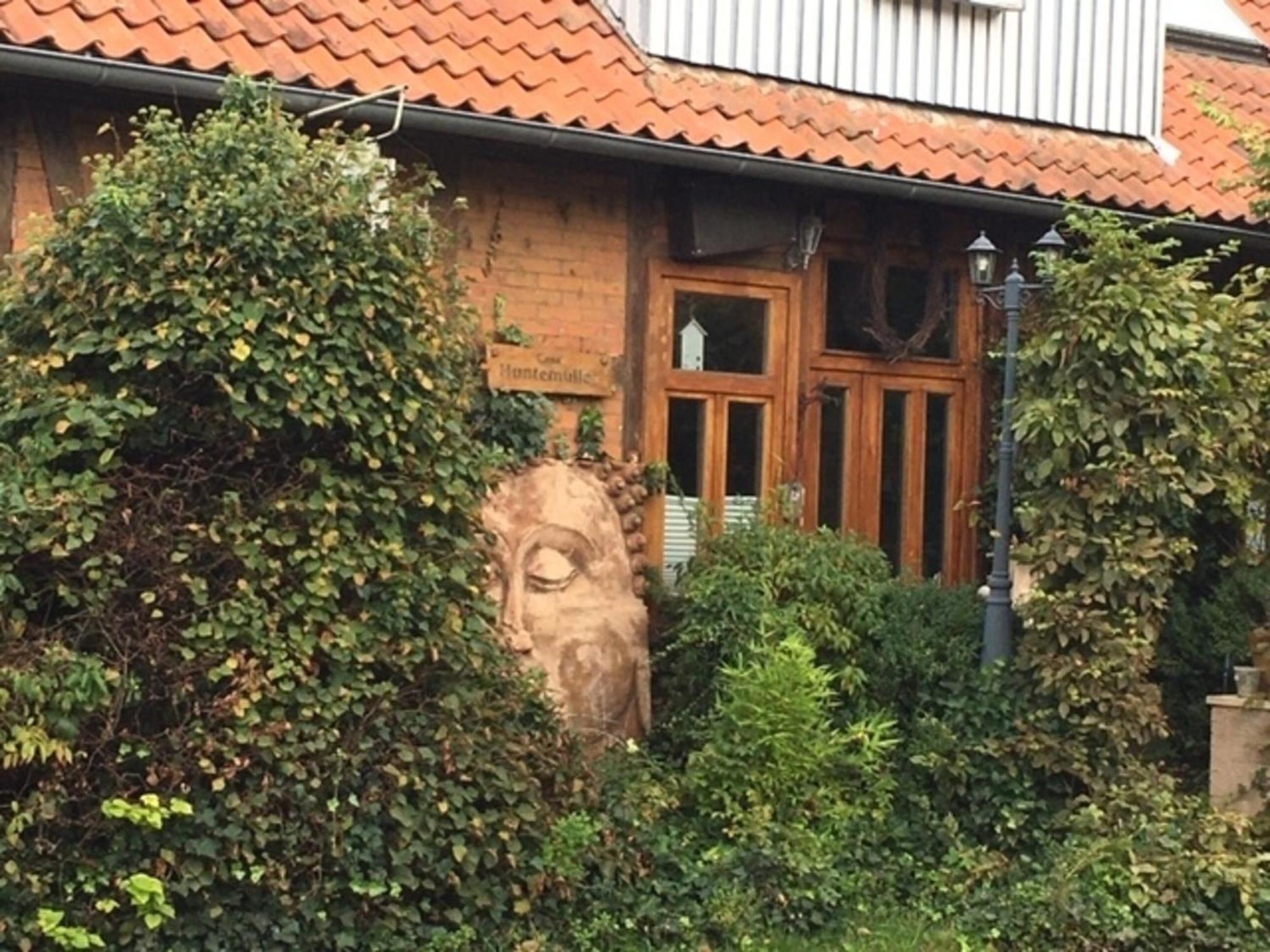 Grosse Hobbithoehle Mit Gemeinschaftsgarten Neustadt am Rübenberge Eksteriør billede